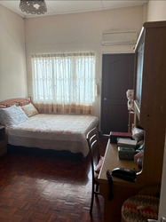 Grove Avenue (D10), Terrace #562404111